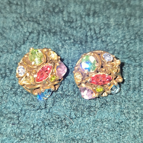 Hollycraft Signed VTG 1953 Multicolored Pastel Rhinestone Screw Back Earrings - Picture 8 of 12